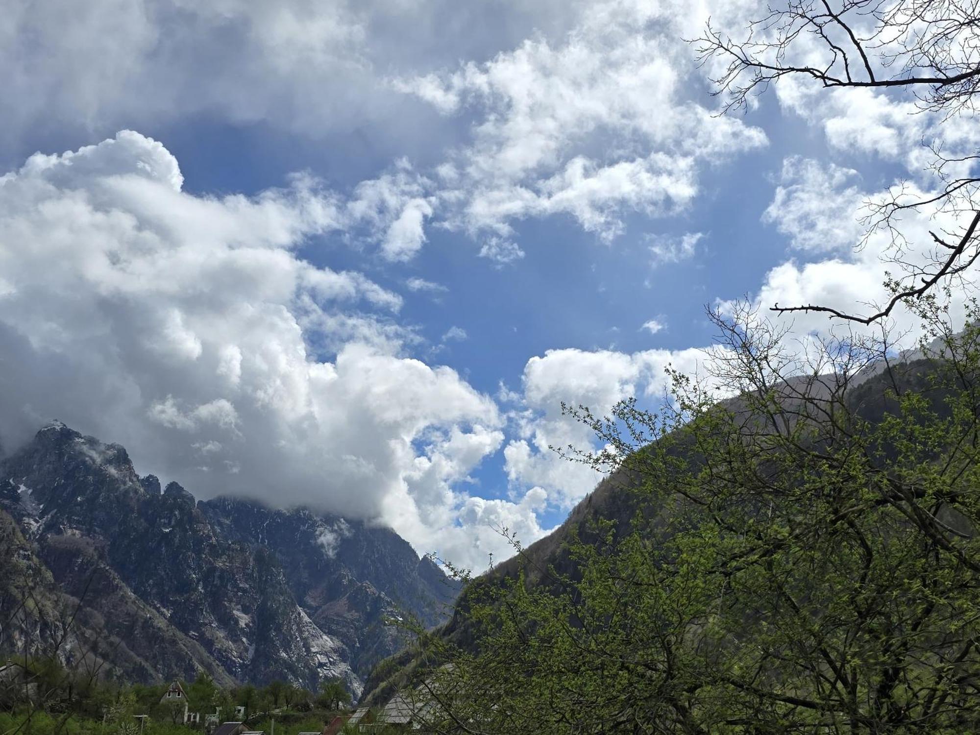 Thethi Sky